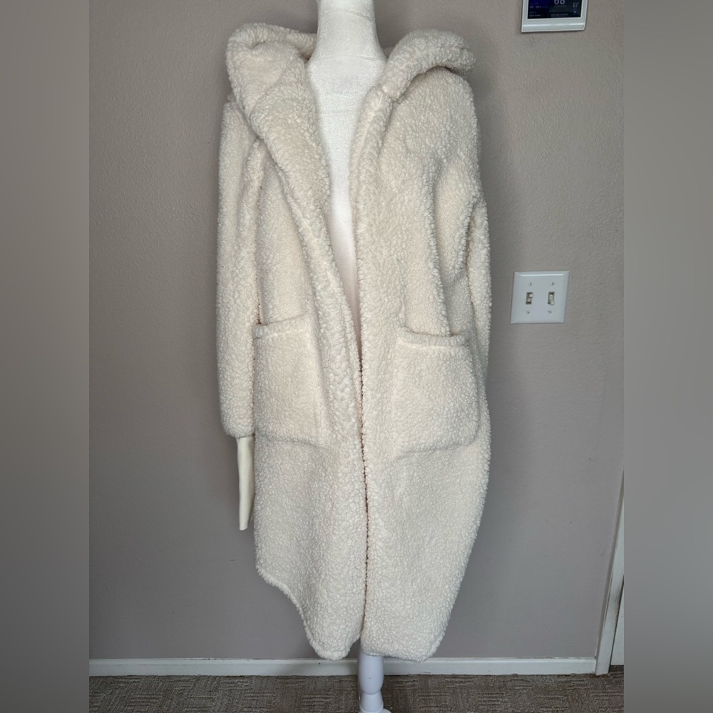 Venus - Long Fleece. Size large.